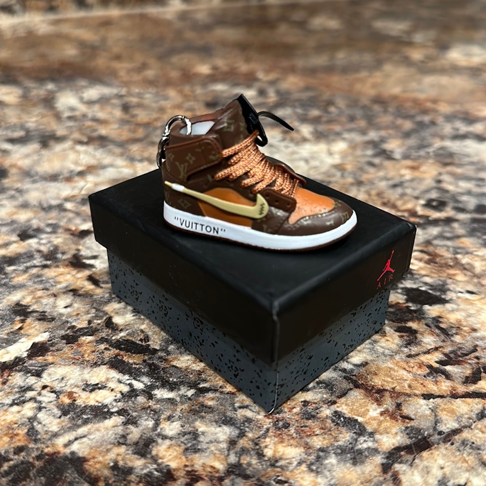 🛹 Off-White x Nike Air Jordan 1 - 3D PVC Minisneaker Keychain